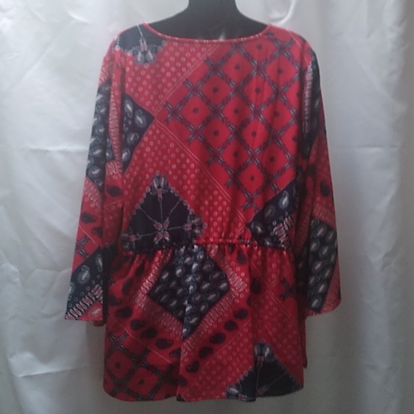 Lane Bryant printed red blouse v-neck - Picture 8 of 8